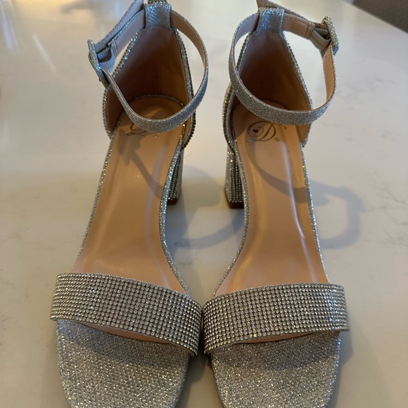 Elegant Silver Block Heel Sandals - Picture 4 of 5